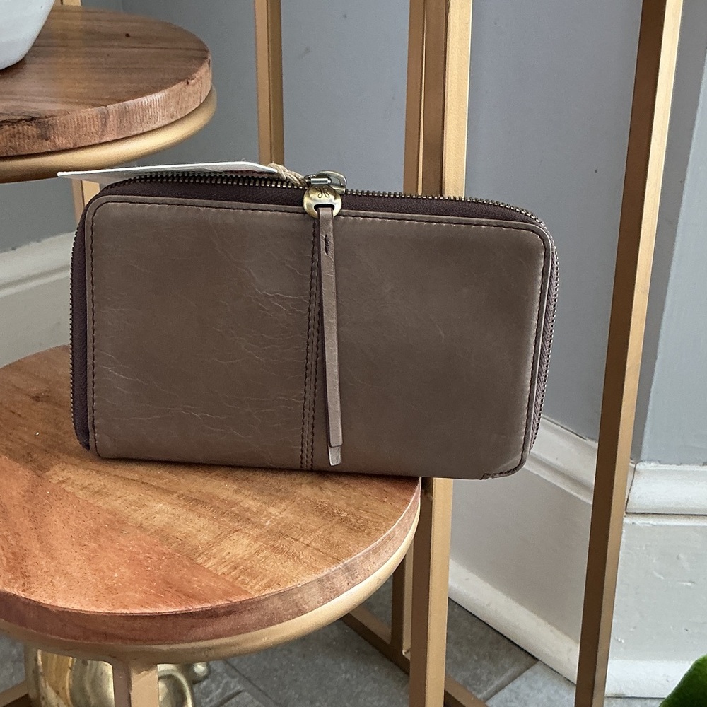 HOBO Taupe Leather Zip Wallet with Tag - Picture 2 of 3